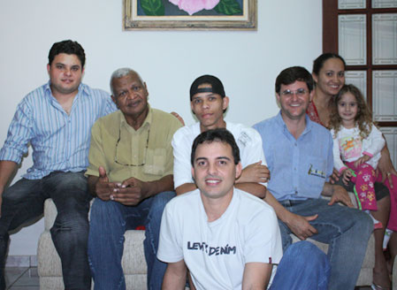 CCB Hinos - Fabio, Milton, Sobrinho, Gerson, Esposa, Filhinha e eu à frente