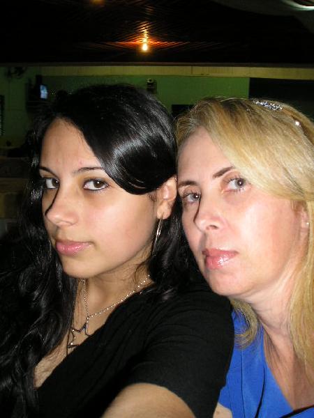CCB Hinos - MÃE E FILHA...IGUAIZINHAS..QUEM OUSA DISCORDAR...